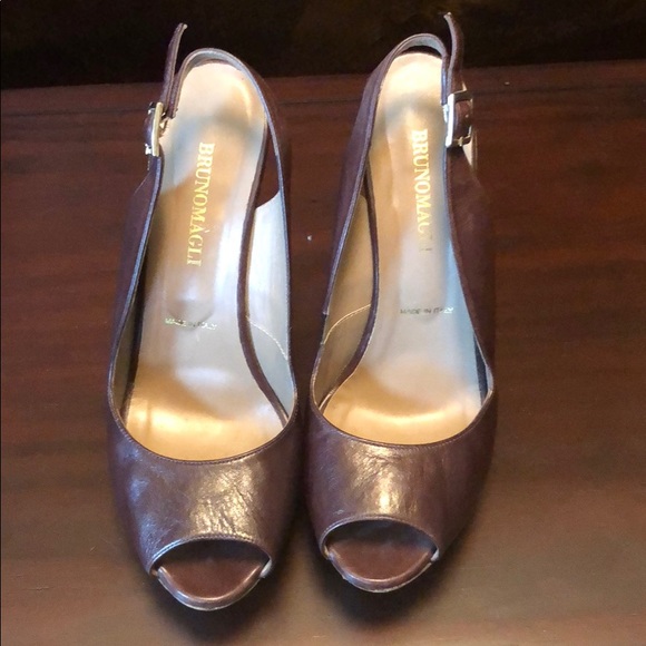 Bruno Magli Brown Leather/Wood Platform Slingbacks - Picture 5 of 6